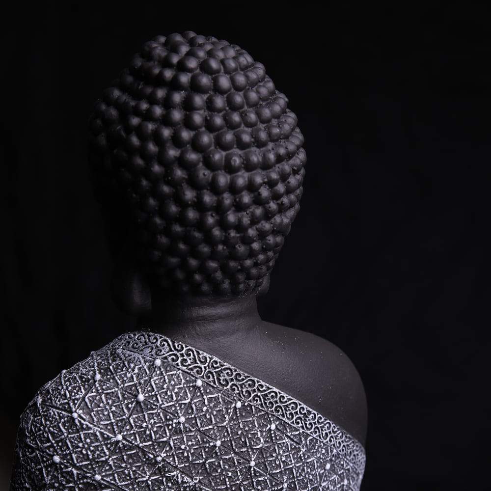 buddha-figur-hinterkopf-tiefes kunsthandwerk-schwarz
